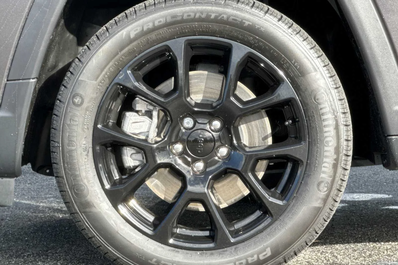 Used 2023 Gray Jeep Latitude image 24