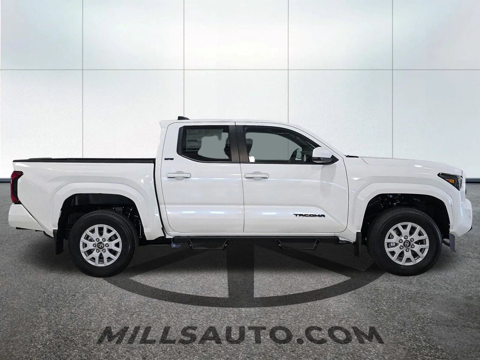2026 Toyota Tacoma SR5 - Photo 9