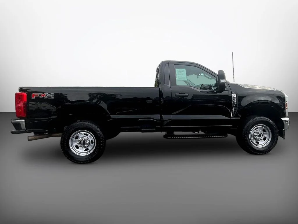Used 2025 Black Metallic Ford XL image 8