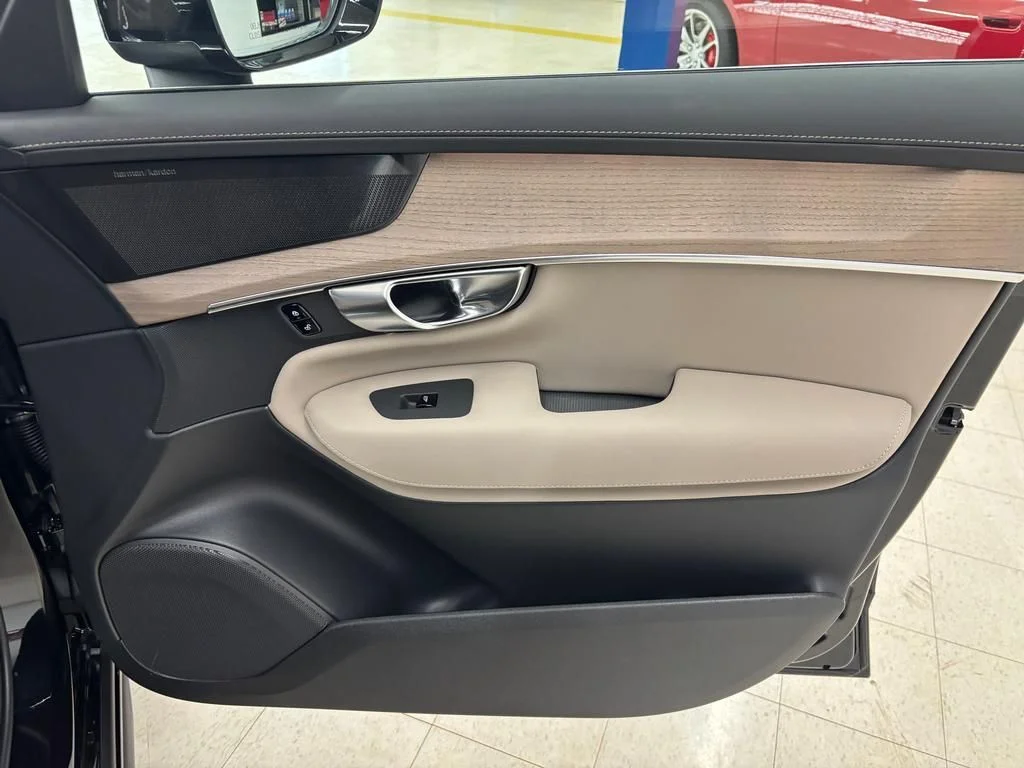 2026 Volvo XC90 Plus - Photo 17