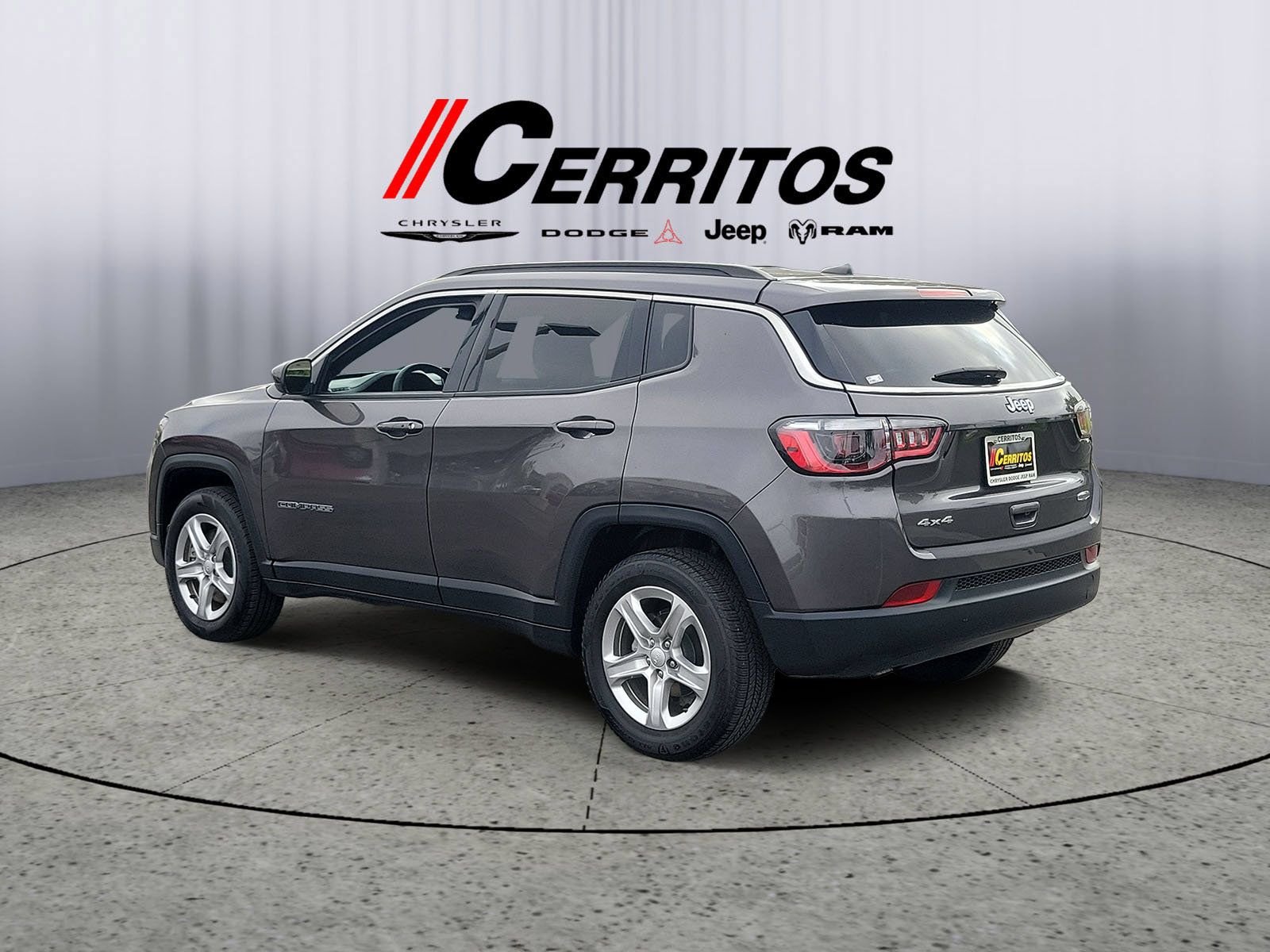 Certified Used 2024  Jeep Latitude image 2