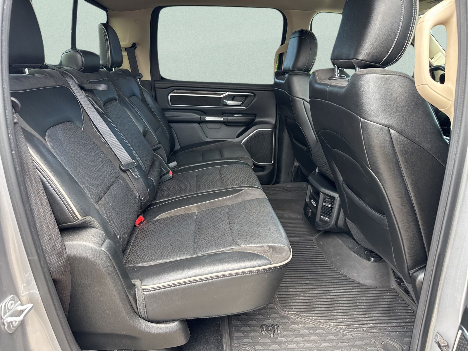 Used 2019 Silver Ram Laramie image 24