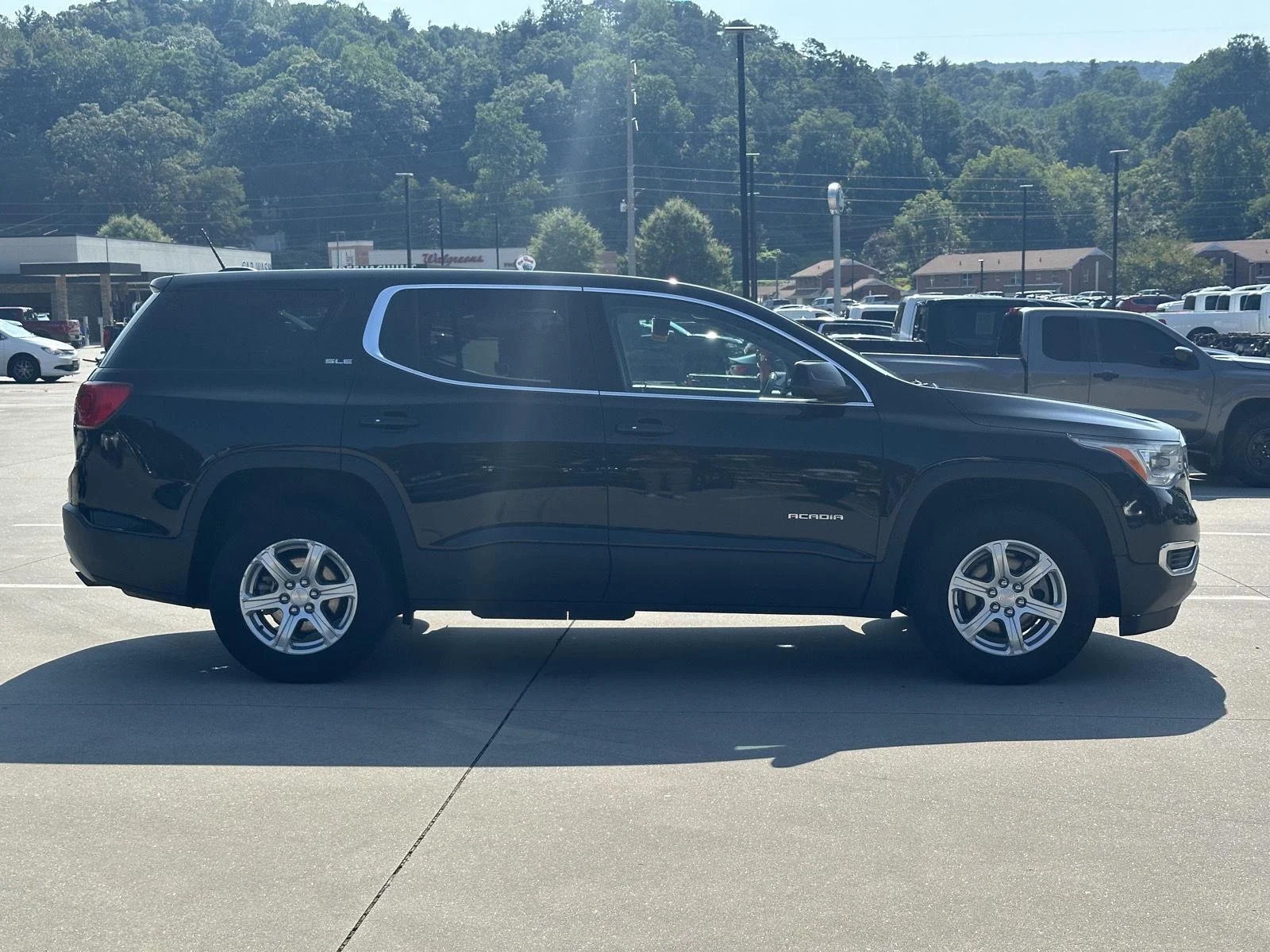 Used 2019 EBONY TWILIGHT METALLIC GMC SLE image 8