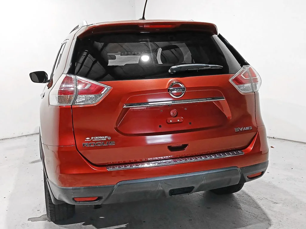 Used 2016 Red Nissan SV image 5