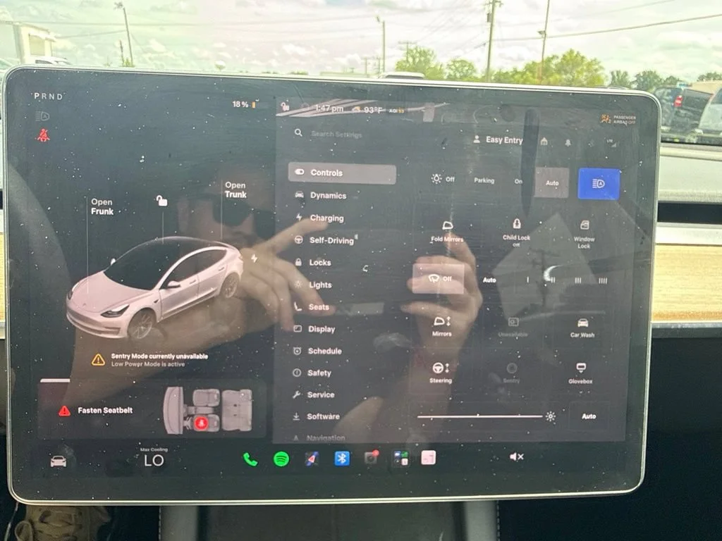 Used 2023  Tesla  image 21