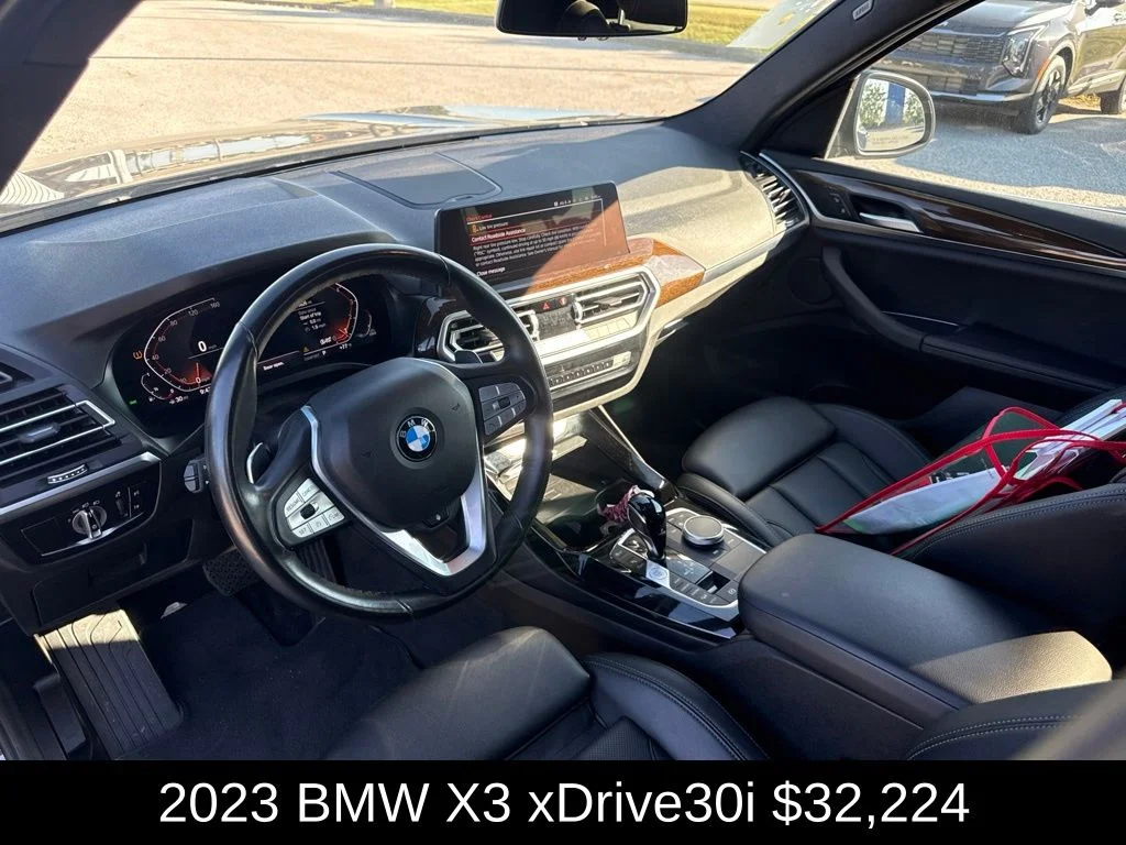 Used 2023  BMW xDrive30i image 10