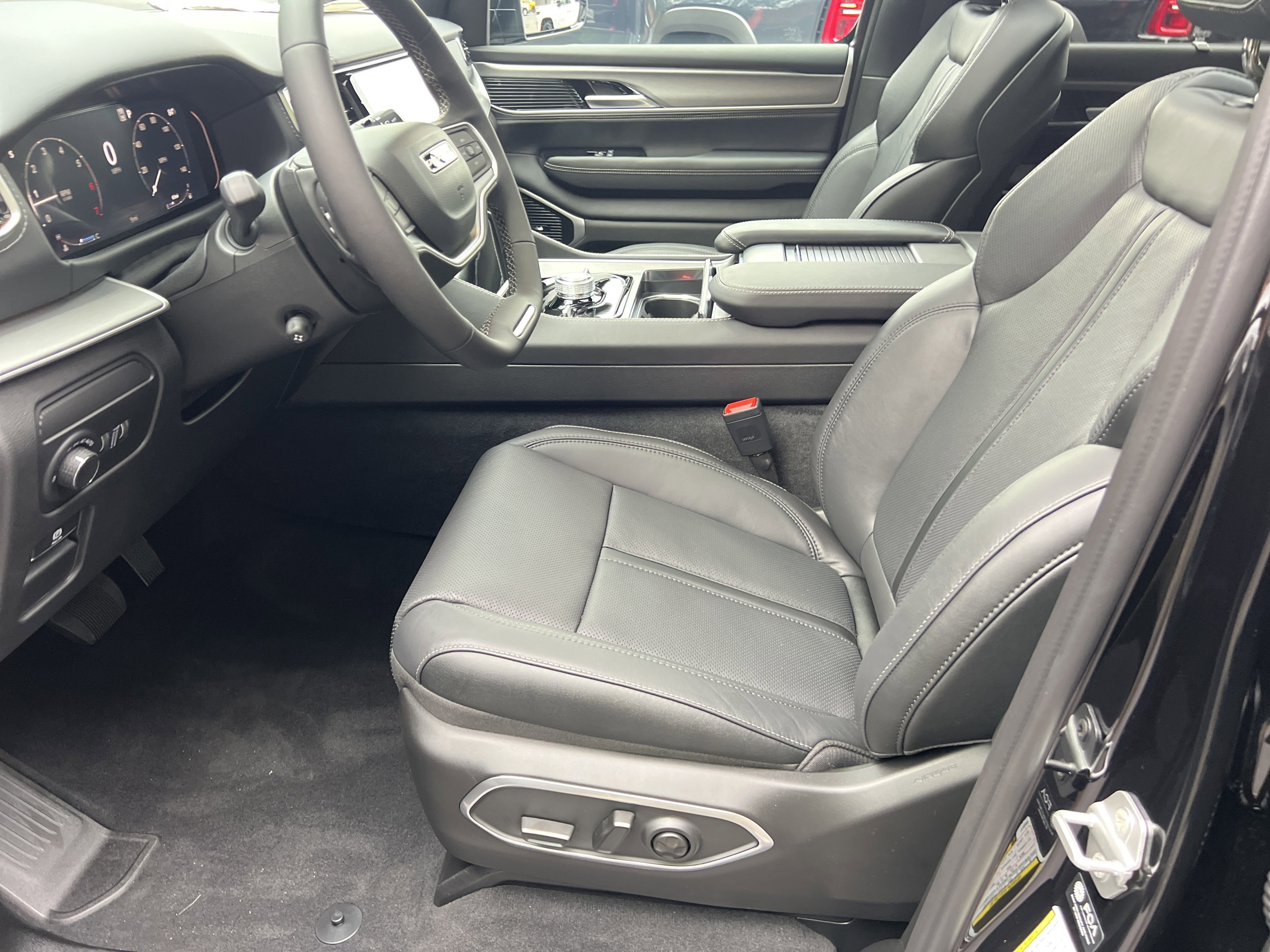 New 2026 High Gloss Black Exterior Paint Jeep Limited Reserve image 11