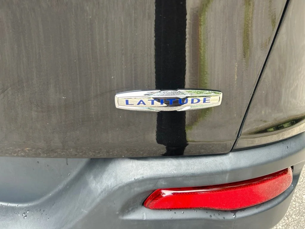 Used 2016 Black Jeep Latitude image 10