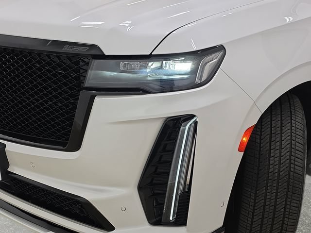 Certified Used 2024 Crystal White Tricoat Cadillac V-Series image 28