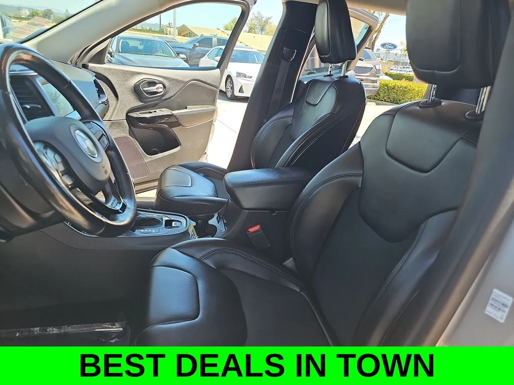Used 2021 Silver Jeep Latitude Plus image 14