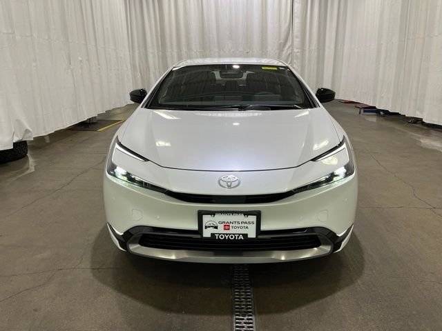 New 2026 Wind Chill Pearl <sup>1</sup> Toyota  XLE image 8