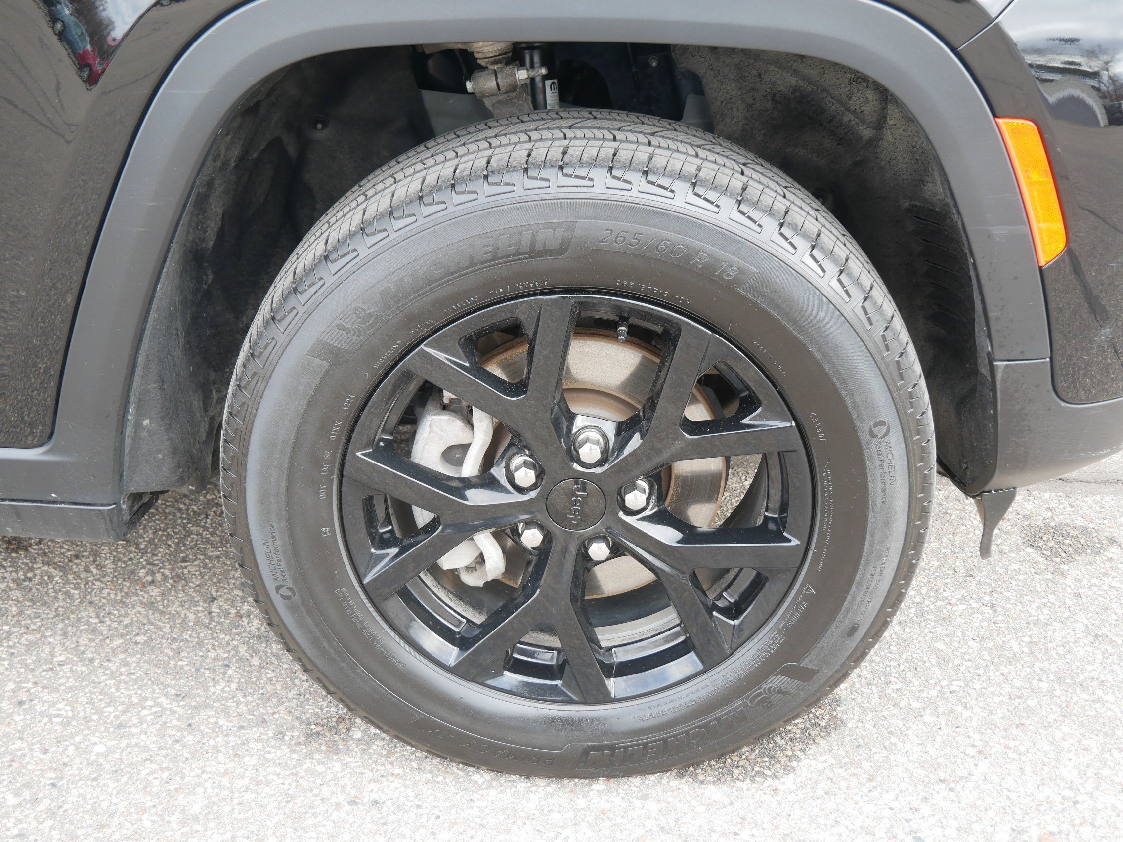 Used 2025 Diamond Black Crystal Pearlcoat Jeep Altitude image 9