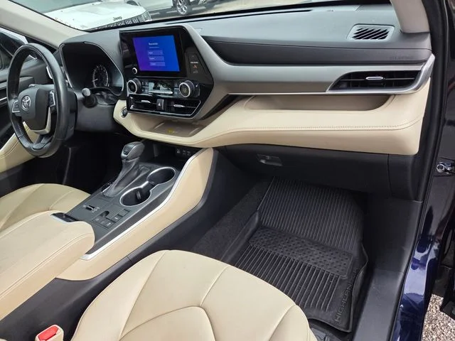 Certified Used 2023  Toyota XLE image 18