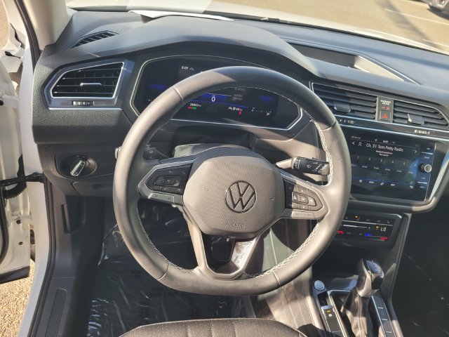 Used 2023 White Volkswagen 2.0T SE image 30