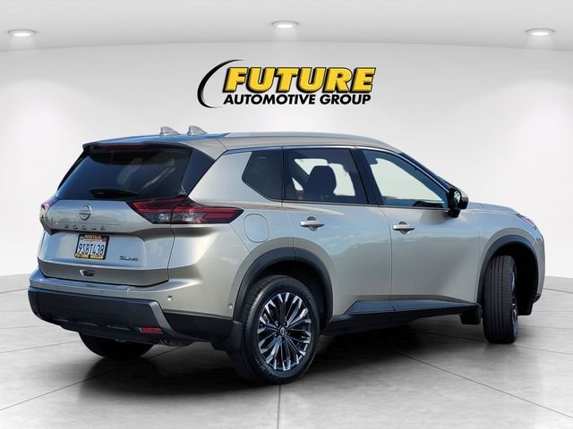 Used 2025 Gold Nissan SL image 4