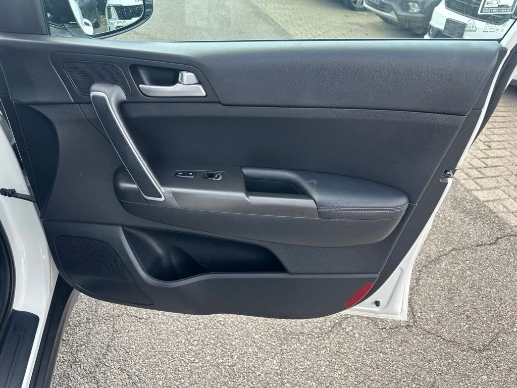 Used 2020 White Kia LX image 32