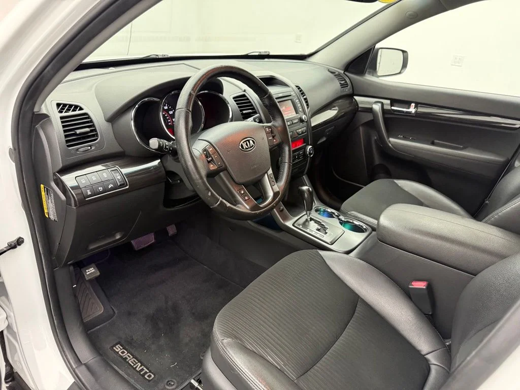 Used 2012 White Kia EX image 18