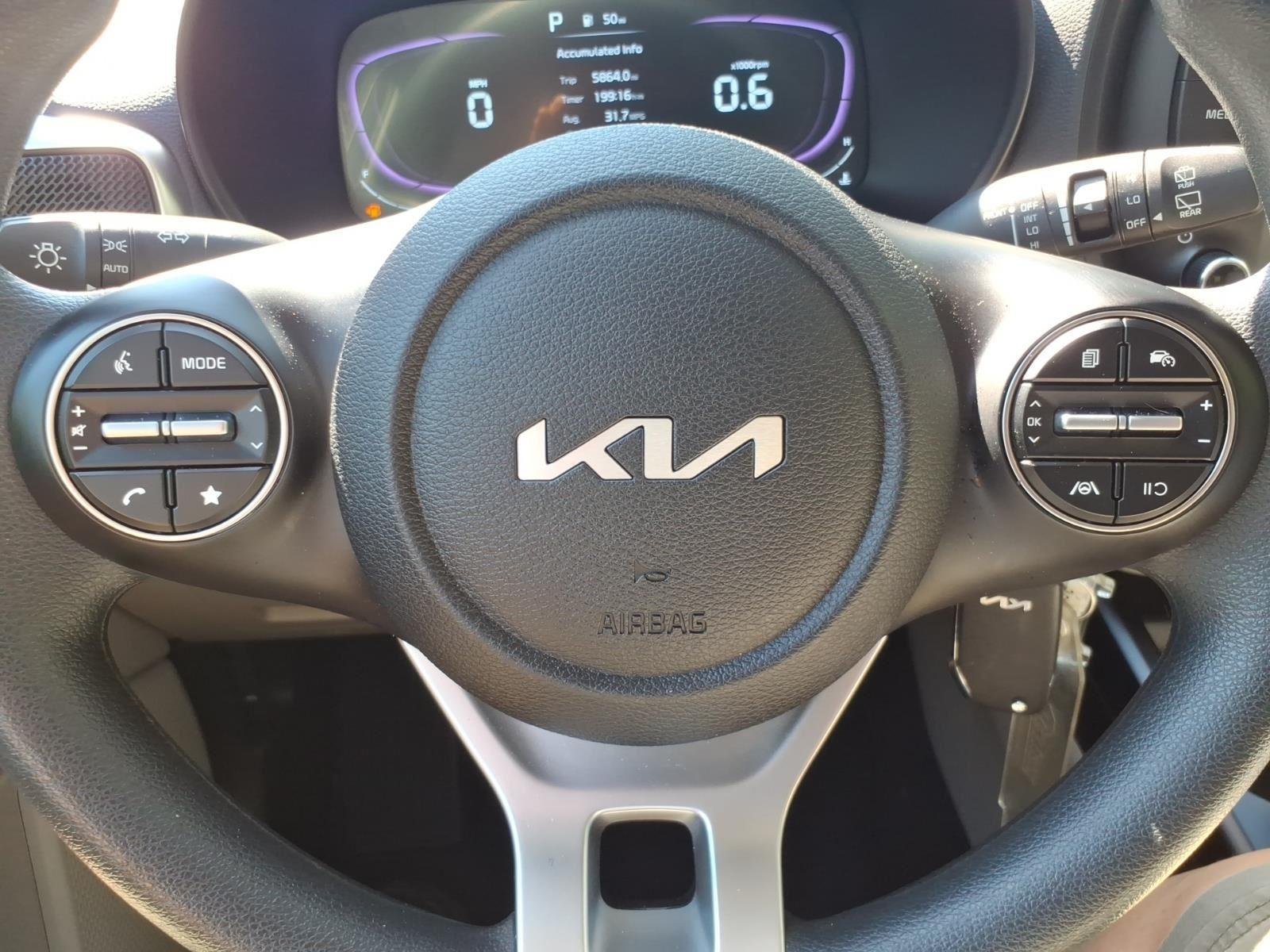 Used 2025  KIA  image 17