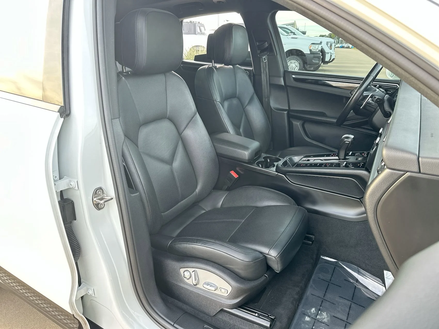 Used 2024 Black Porsche  image 23