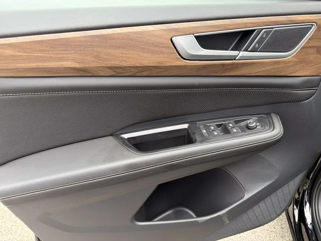 New 2026 Black Volkswagen 2.0T SE image 13