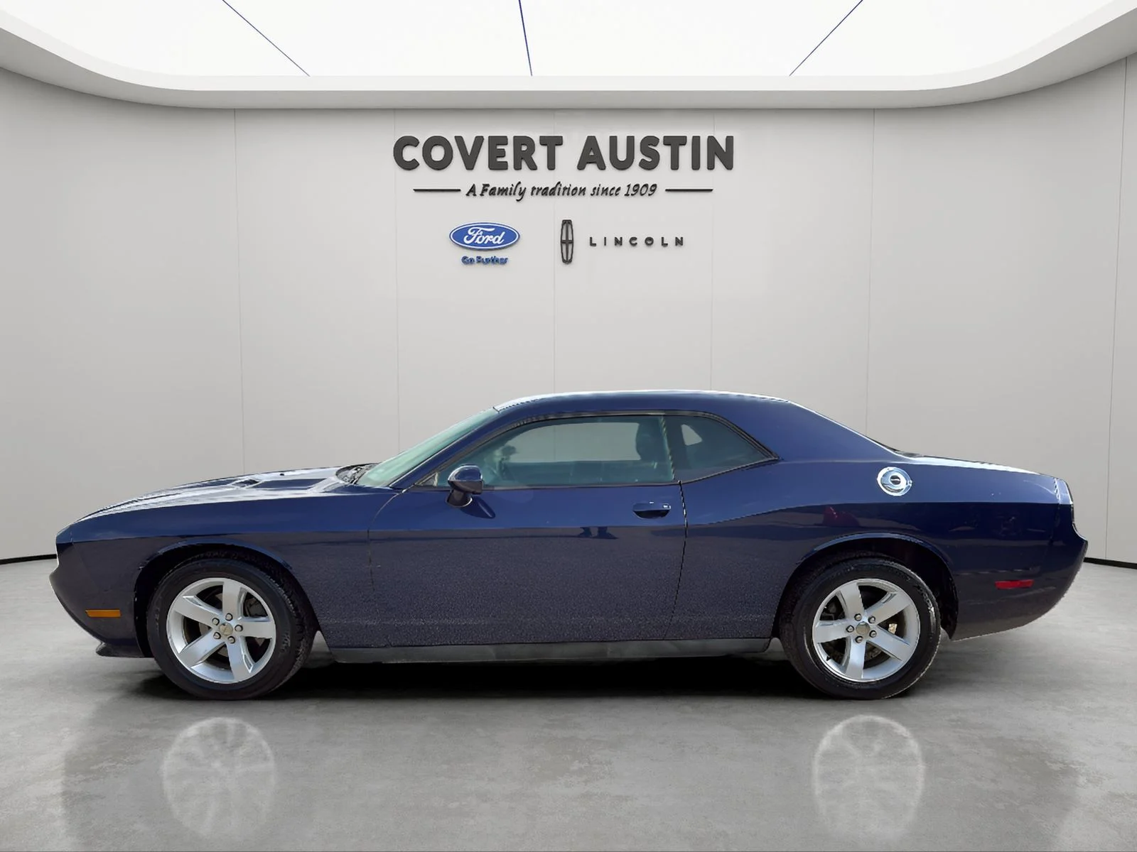 Used 2014 Blue Dodge SXT image 2