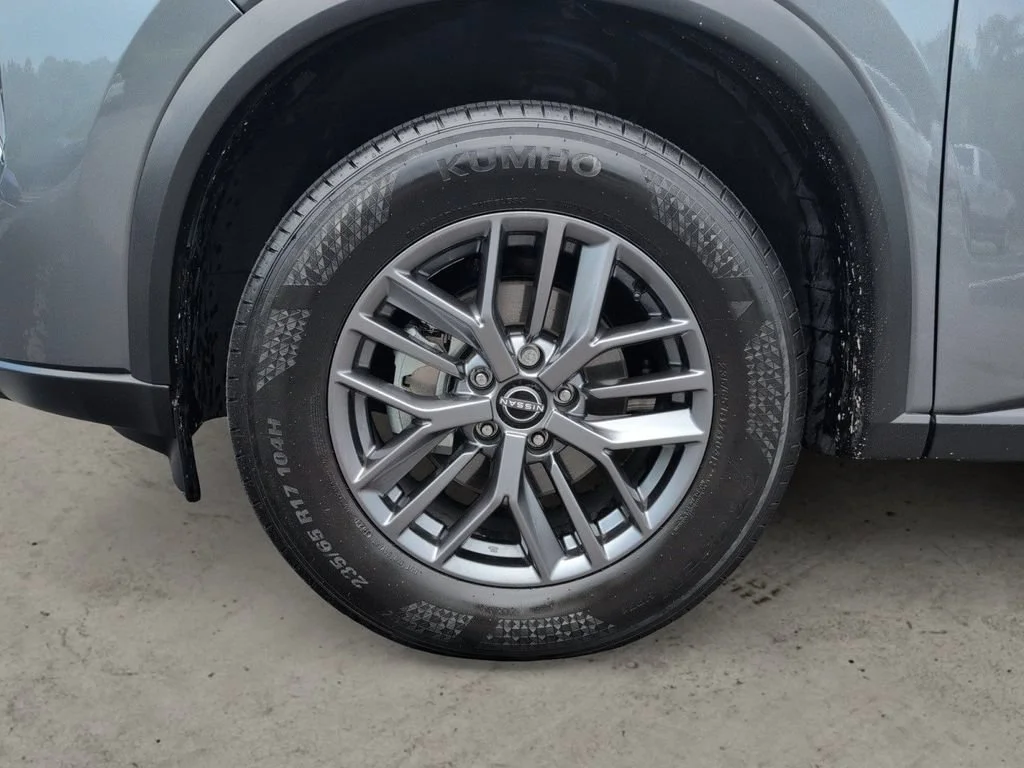 Used 2025 Grey Nissan S image 24