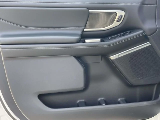 New 2027 Star White Metallic Tri-Coat Ford Platinum image 16