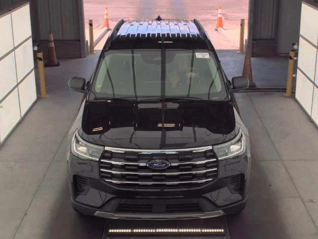 Used 2025 Black Metallic Ford Active image 3