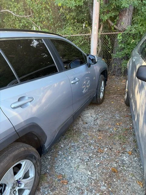 Used 2019 Silver Toyota XLE image 9