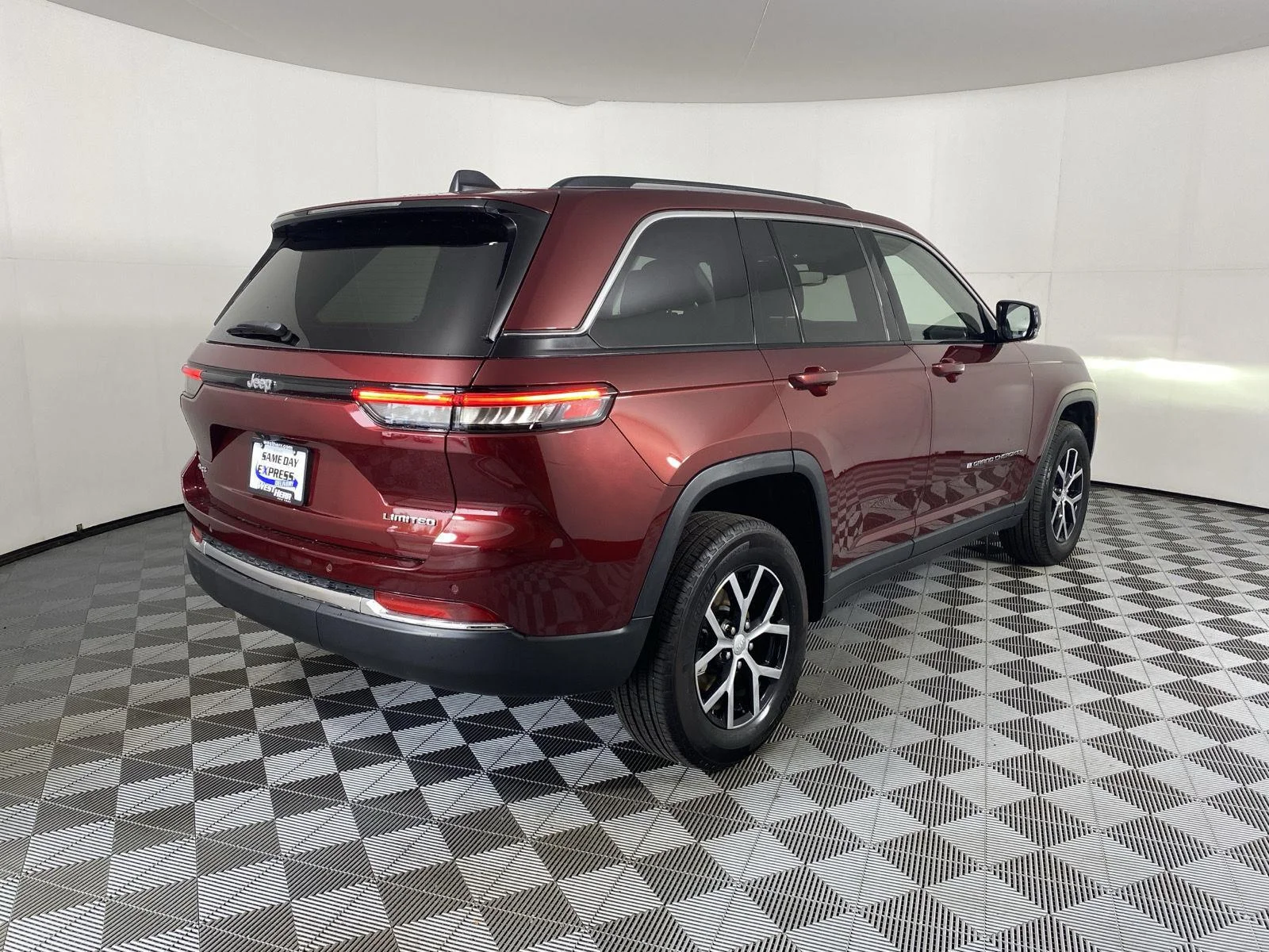 Used 2023  Jeep  image 9