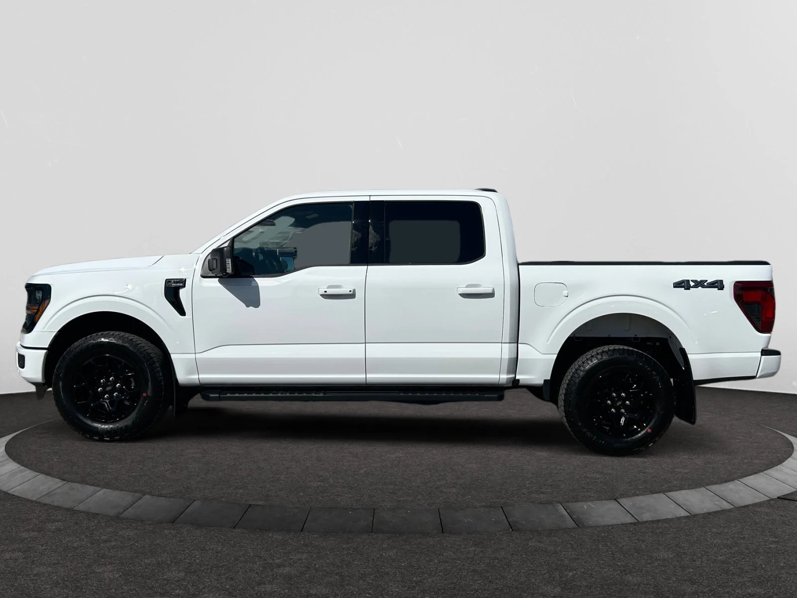 New 2026 Oxford White Ford XLT image 2