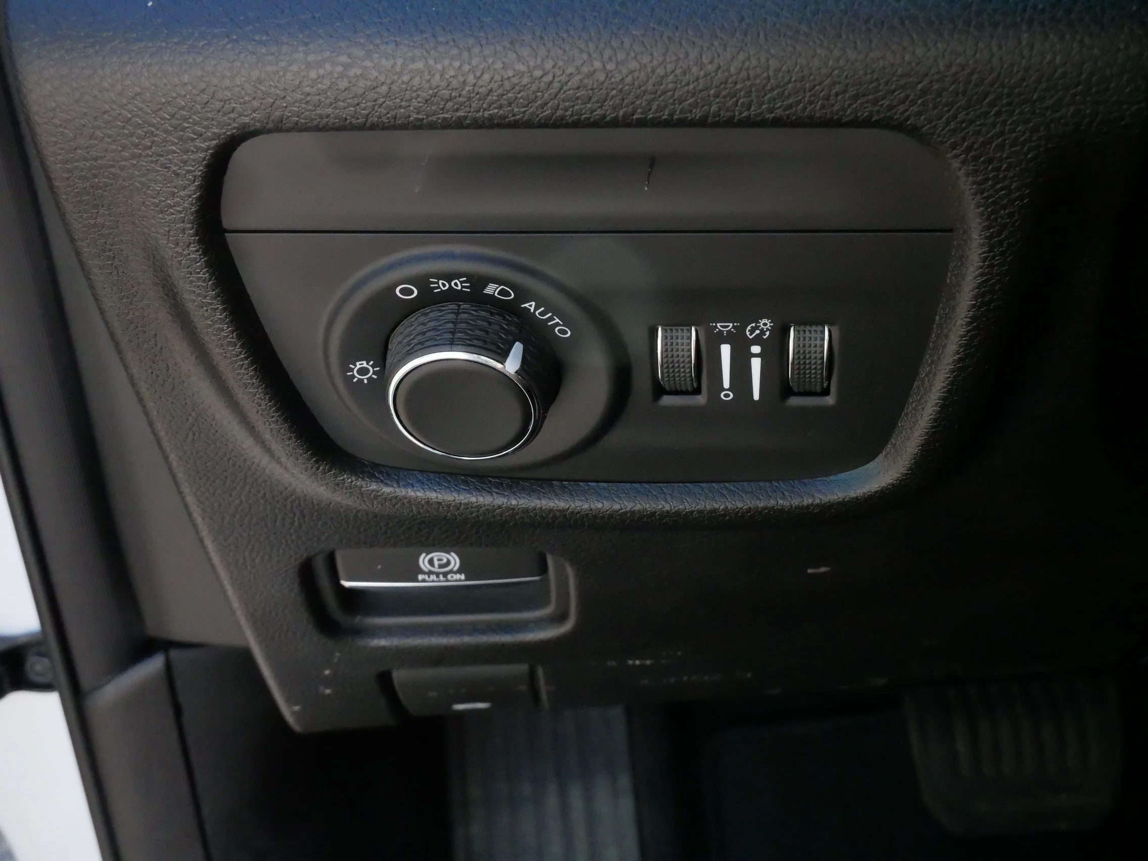 Used 2023 Bright White Clearcoat Jeep Altitude X image 28