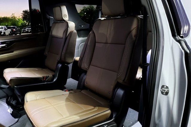 New 2026 Polar White Tricoat Chevrolet High Country image 19