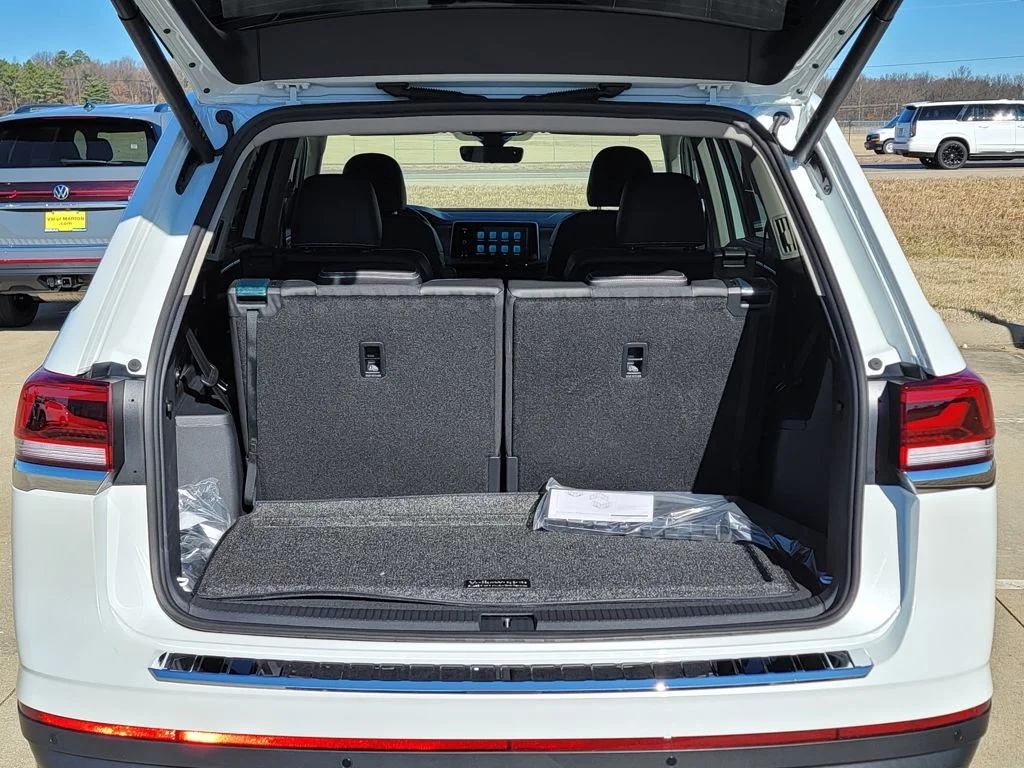 New 2026 White Volkswagen 2.0T SE w/Technology image 20