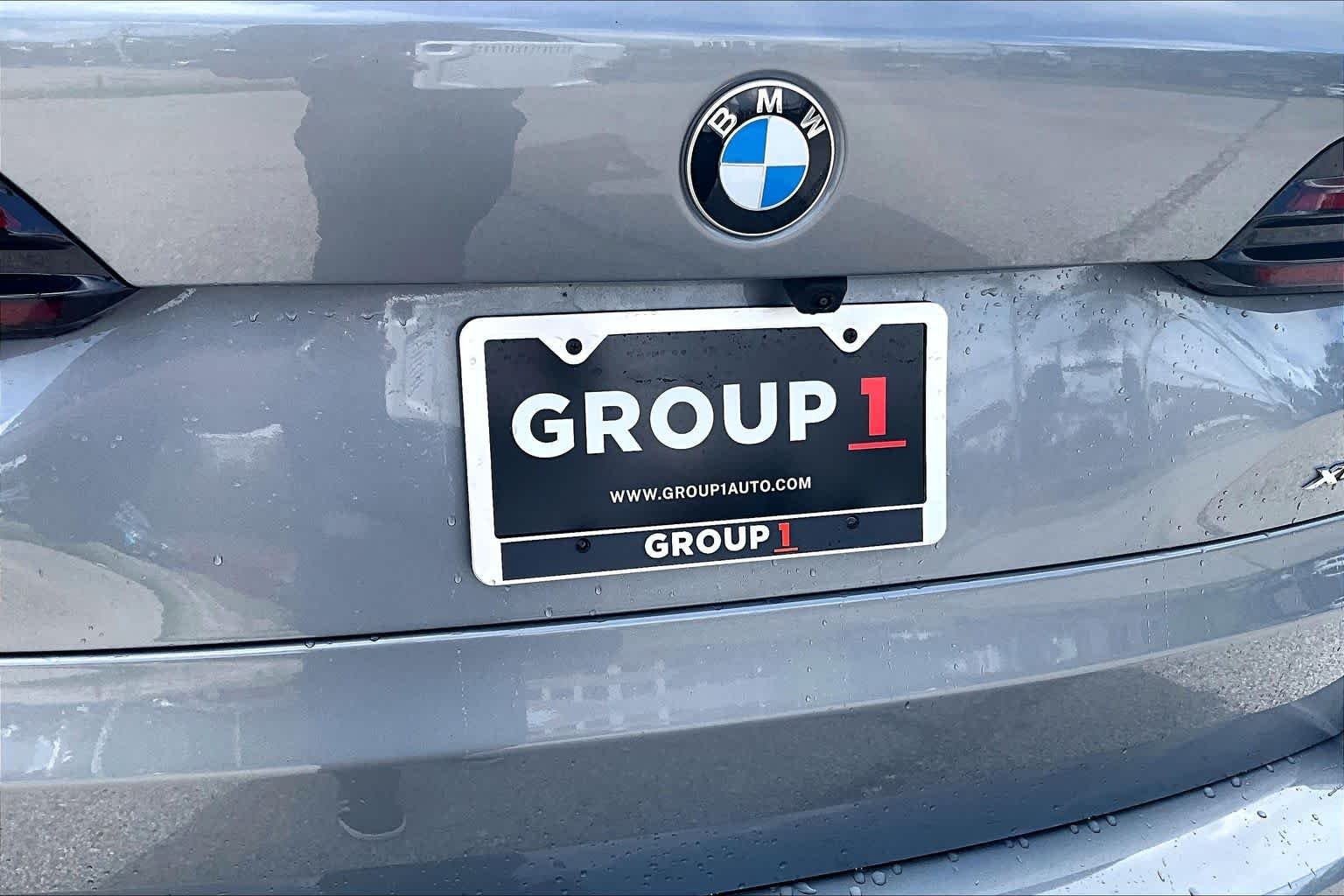 Used 2026 Skyscraper Grey Metallic BMW xDrive40i image 9
