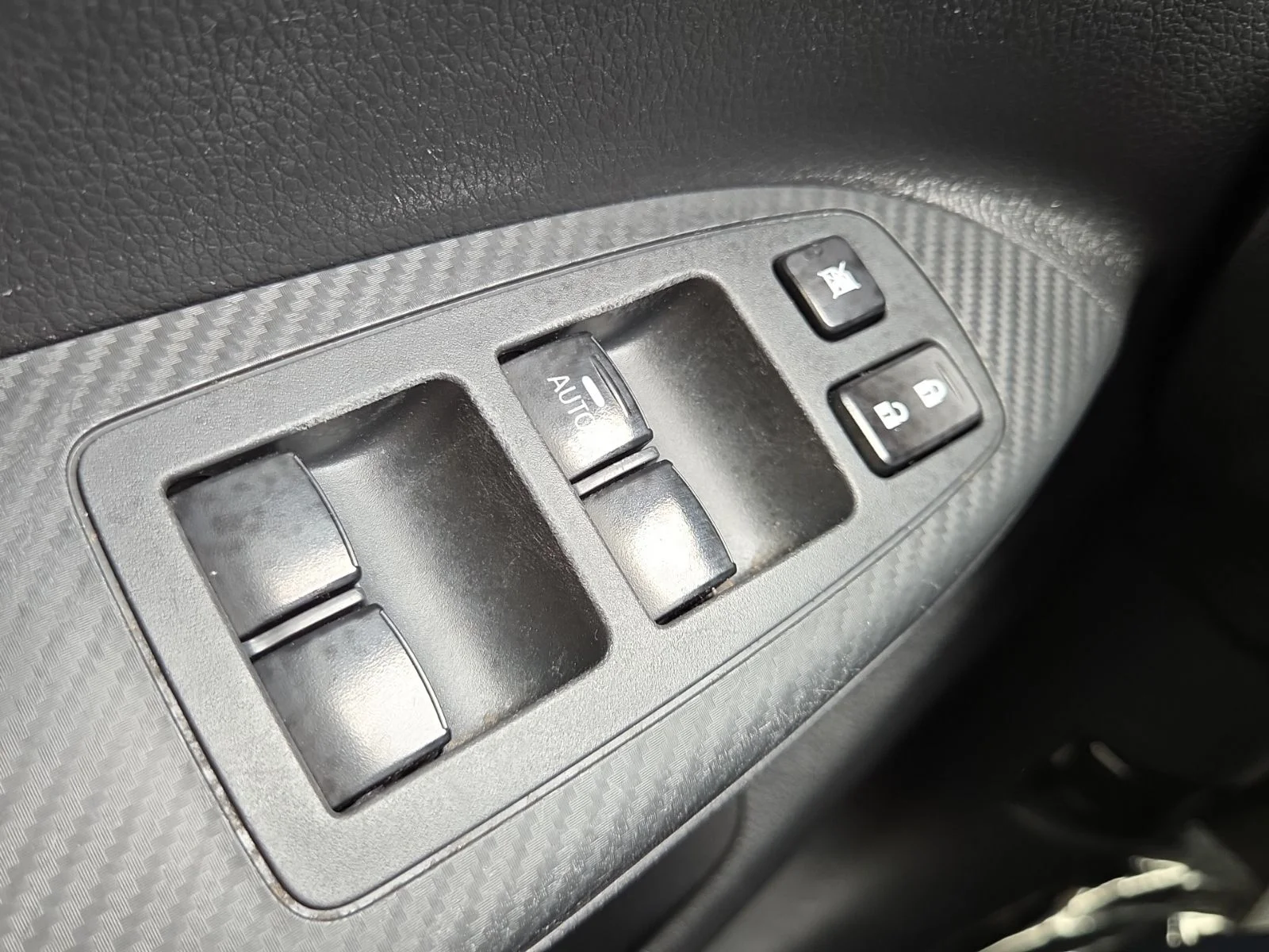 Used 2024  Mitsubishi ES image 20