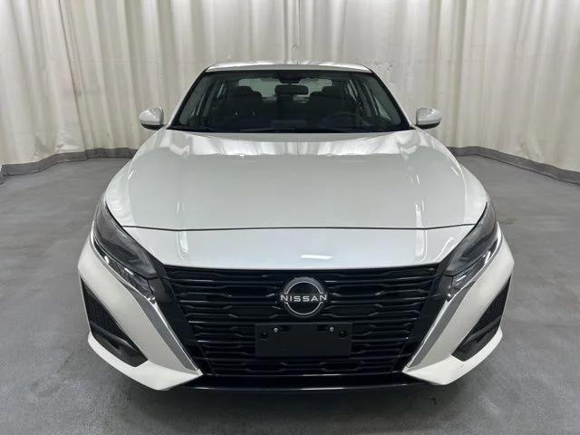 Used 2023 White Nissan 2.5 SV image 8