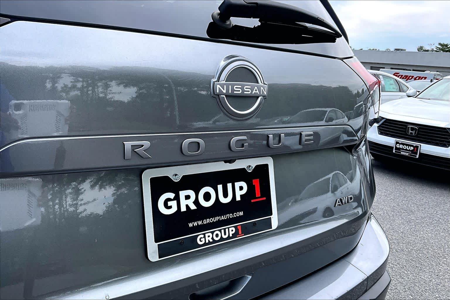 Used 2025 Gun Metallic Nissan SV image 31