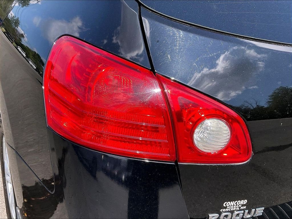 Used 2015 Black Nissan S image 29