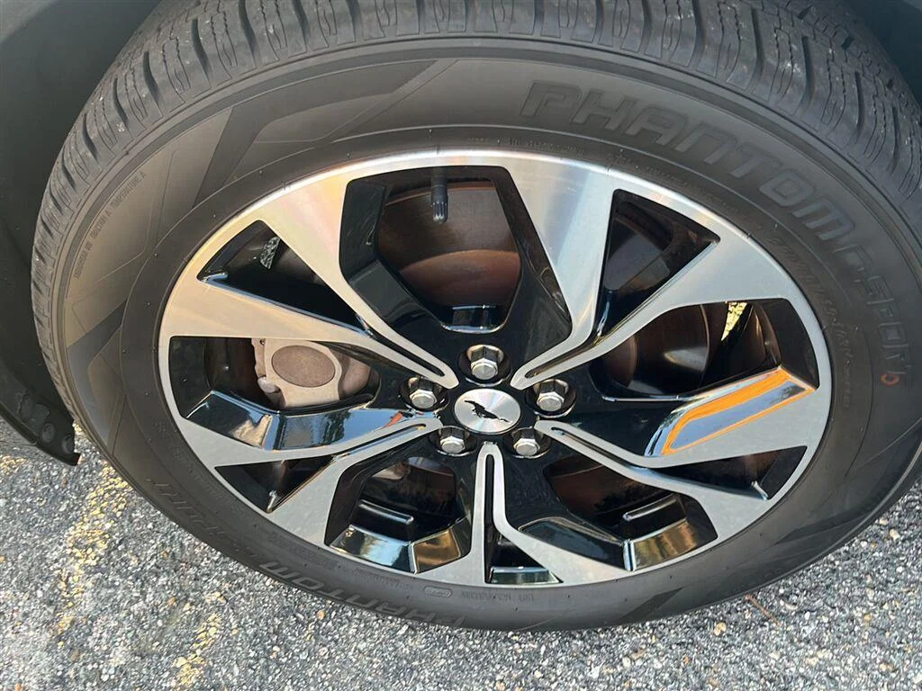 Used 2021 Space White Metallic Ford Premium image 6