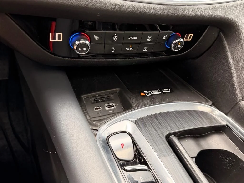 Used 2022 Blue Buick Essence image 27
