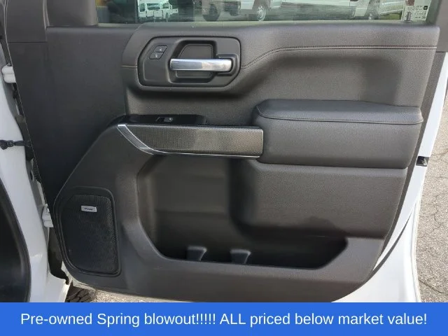 Used 2022 White GMC AT4 image 46