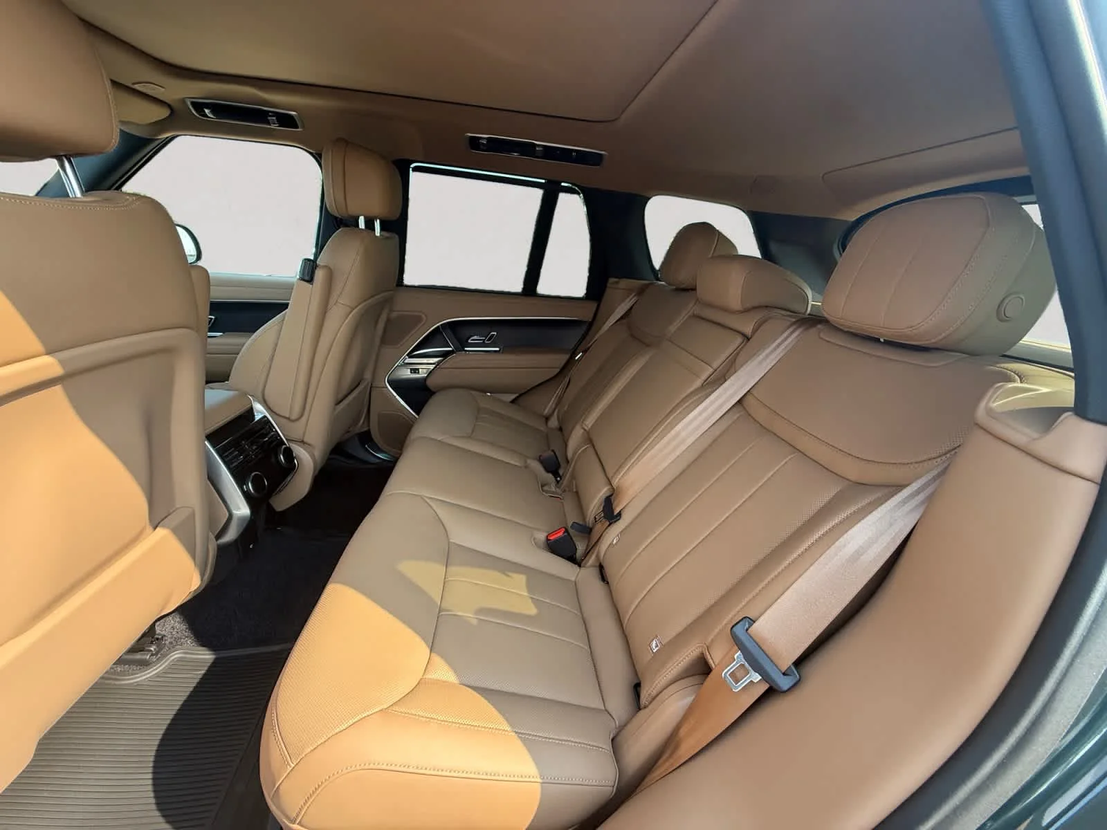 New 2026 Belgravia Green Land Rover SE image 13
