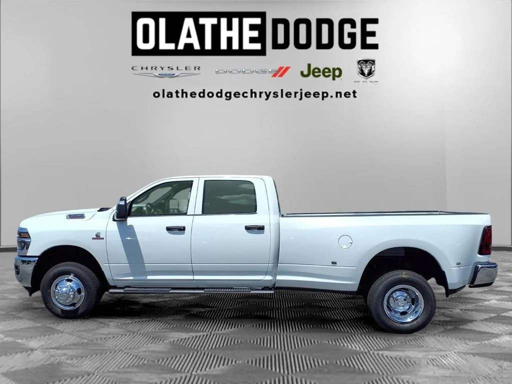 New 2026 Bright White Clear-Coat Exterior Paint RAM Tradesman image 23
