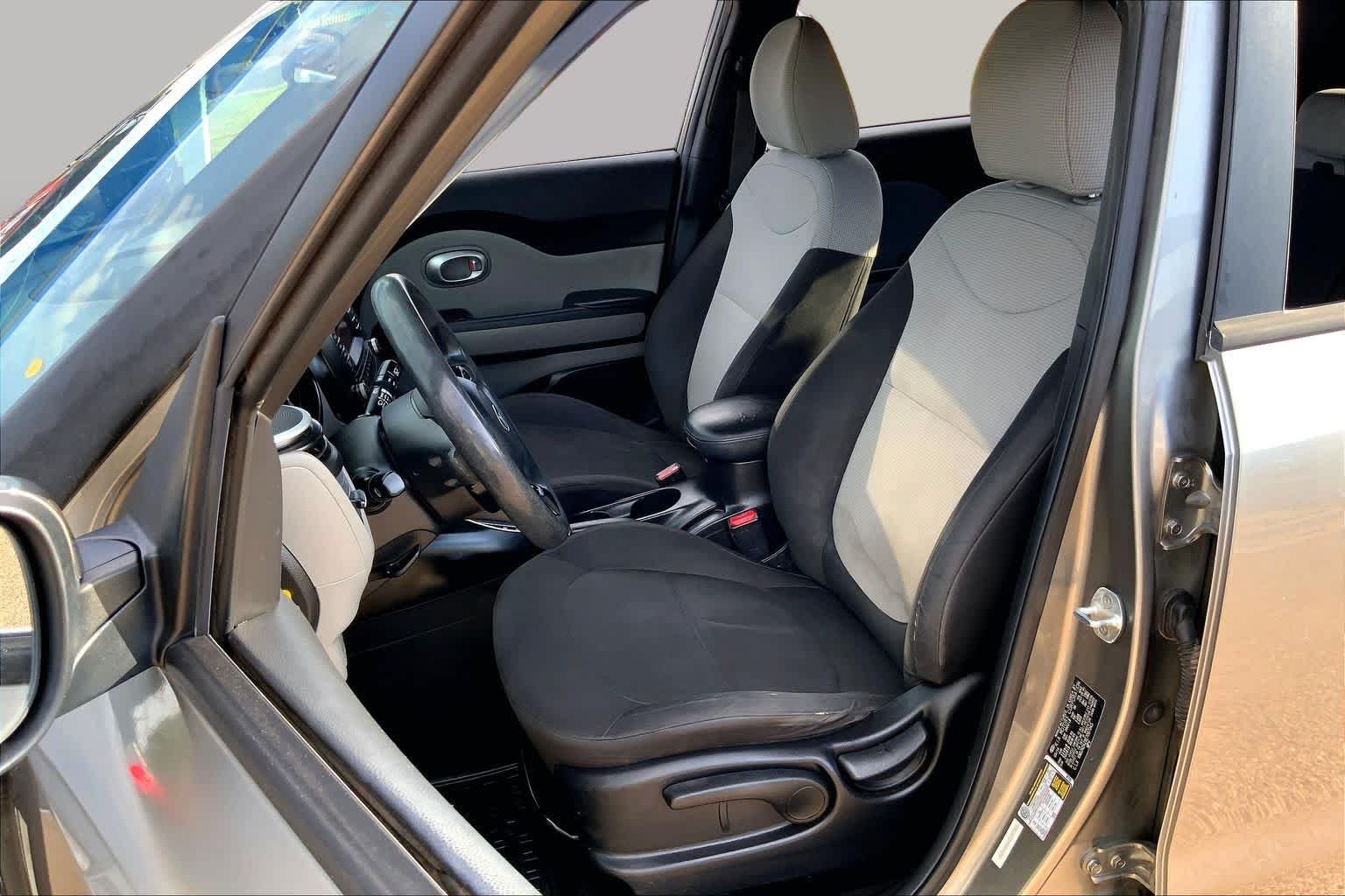 Used 2014 Titanium Gray Kia Base image 8