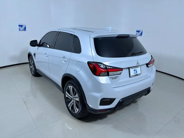 Used 2023 White Mitsubishi SE image 6