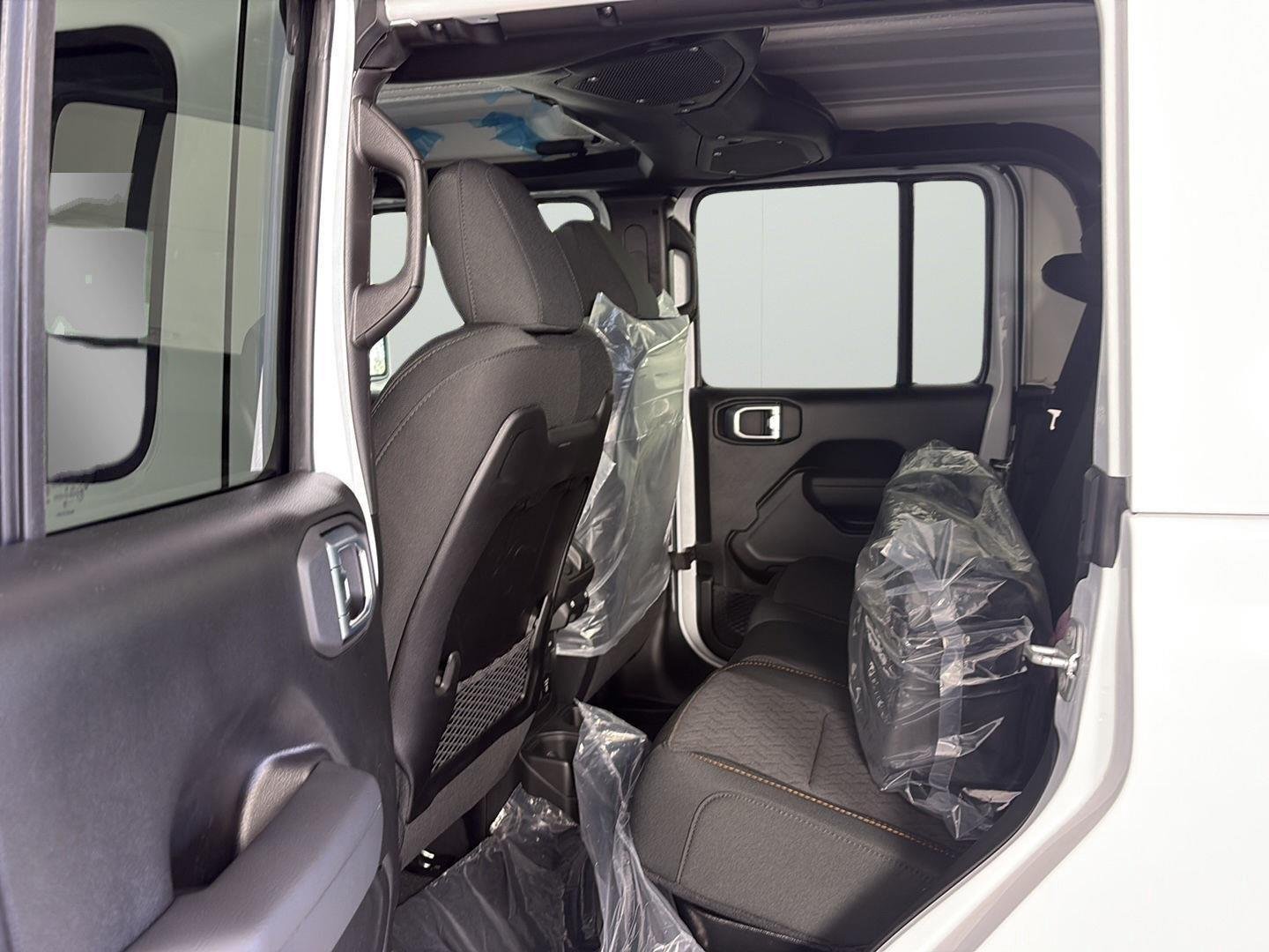 New 2026 Bright White Clearcoat Jeep Mojave image 9