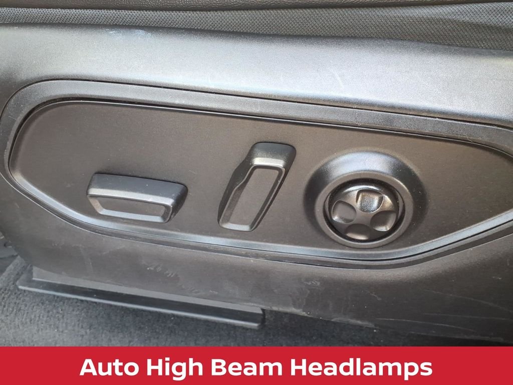 Used 2024 Gray Metallic Jeep 4xe W/PANORAMIC ROOF & HEATED LEATHER SEATS image 5