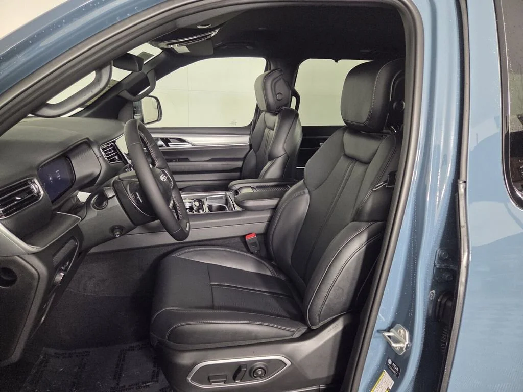 New 2026 Steel Blue Exterior Paint Jeep Limited Altitude image 8