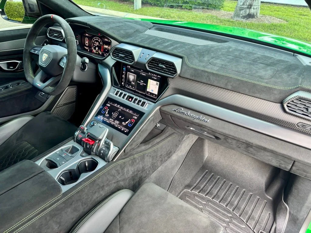 Used 2024 Green Lamborghini Performante image 25